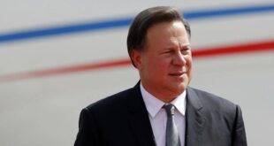 Juan Carlos Varela se juramentó como diputado del PARLACEN
