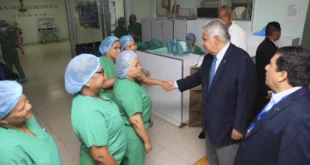 Presidente Mulino promete cambios radicales en el sistema de salud tras visita sorpresa a hospital