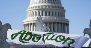 El Aborto se Convierten en la Prioridad Electoral de las Mujeres Jóvenes en EE. UU.