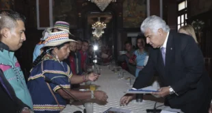 Gobierno y comarcas: Cacica de la comarca Ngäbe Buglé presenta plan tradicional al presidente Mulino