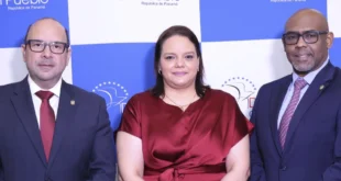 Magistrados del Tribunal Tributario participa de Lanzamiento de la Defensoría 2.0