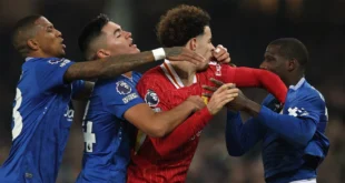 Polémico Everton-Liverpool: insultos racistas y una frase desafiante al árbitro marcan el cierre del derbi
