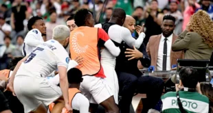 El emotivo momento entre Cecilio Waterman y Thierry Henry tras el gol histórico de Panamá