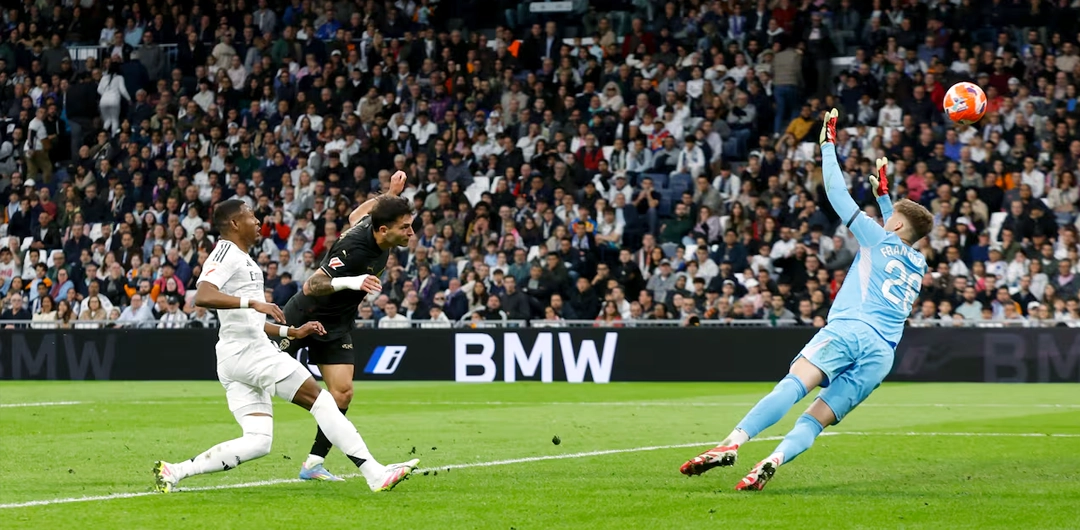 Real Madrid tropieza ante el Valencia y se aleja del título - La Voz ...