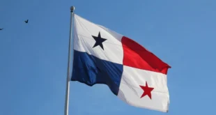 Panamá traslada a más de cien migrantes por mar hacia Colombia en su viaje de retorno