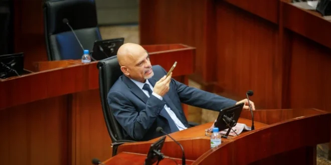 Cinco oficinas para un diputado: Ernesto Cedeño Cuestiona Favoritismo dentro de la Asamblea