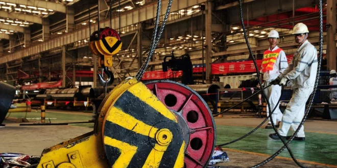 Crisis Económica en China: La Producción Industrial cae por Cuarto Mes Consecutivo