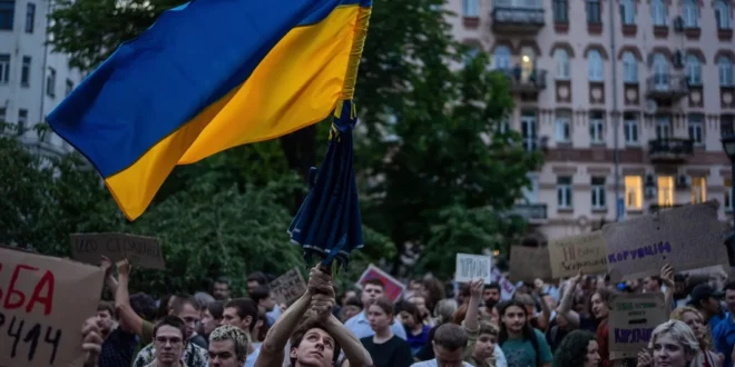 La Nueva Ley Anticorrupción de Zelenski desata Protestas Masivas en Ucrania y genera Preocupación en la Unión Europea