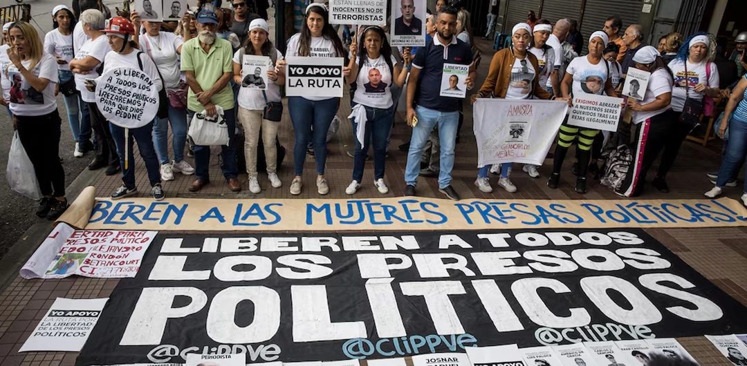 Liberados 59 presos políticos en Venezuela tras canje con EEUU: ¿Un cambio  real o una estrategia del régimen de Maduro? - La Voz Noticias