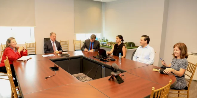 Panamá presenta su proyecto ferroviario al embajador de EE.UU. para fortalecer la inversión y la integración regional