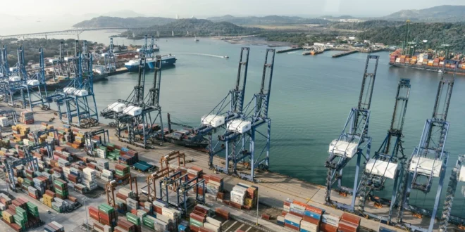 CK Hutchison Asegura que la Demora en la Venta de Puertos en Panamá es Manejable