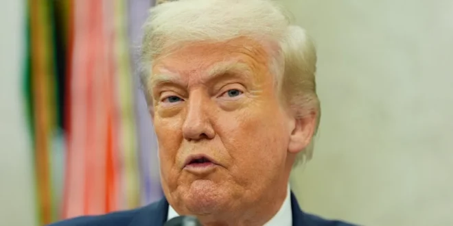 Donald Trump Impone Arancel del 100% a Chips Importados para Fomentar la Fabricación en EE.UU.