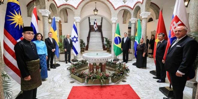 Embajadores de Ocho Países Presentan Cartas Credenciales al Presidente Mulino