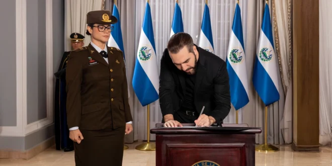 Nayib Bukele Designa a Capitán Karla Trigueros como Ministra de Educación: ¿Qué Cambiará en las Escuelas?