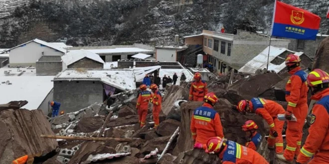 Tragedia por las Lluvias en China: Deslizamiento de Tierra Atrapa a Siete Personas