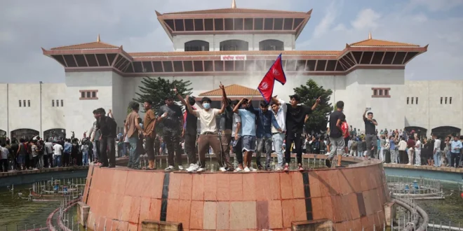 Crisis en Nepal: Renuncia el primer ministro tras brutal represión que dejó 19 muertos