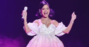 ¡Es una Niña! Natti Natasha Reveló el Sexo de su Bebé en el Escenario de los Premios Juventud en Panamá