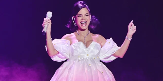 ¡Es una Niña! Natti Natasha Reveló el Sexo de su Bebé en el Escenario de los Premios Juventud en Panamá