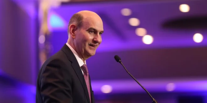 Ministro Chapman Abierto al Diálogo sobre Presupuesto 2026, Descartando Aumentos Significativos
