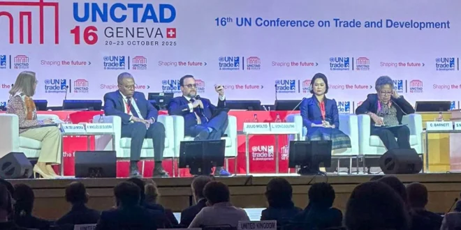 Panamá se consolida como plataforma regional de servicios, según Moltó en Ginebra