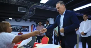 Pedro Miguel González Oficializa su Candidatura a la Secretaría General del PRD