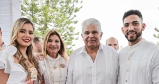 El Presidente Mulino Honra al Pelotero Panameño José ‘Chema’ Caballero en el Palacio de las Garzas