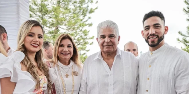 El Presidente Mulino Honra al Pelotero Panameño José ‘Chema’ Caballero en el Palacio de las Garzas