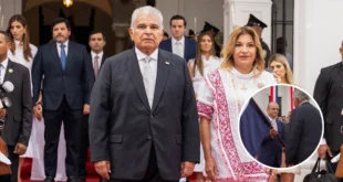 Presidente José Raúl Mulino Encabeza la Entrega del Pabellón Nacional al Abanderado Oficial del 3 de Noviembre, Rodolfo Moreno