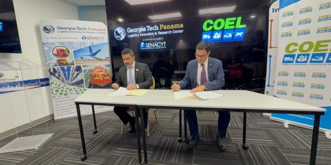 Jorge Barnett de Georgia Tech y Ángel Sánchez de COEL firmando el acuerdo estratégico de logística