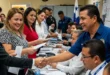 Funcionarios públicos recibiendo el pago del Décimo Tercer Mes en Panamá