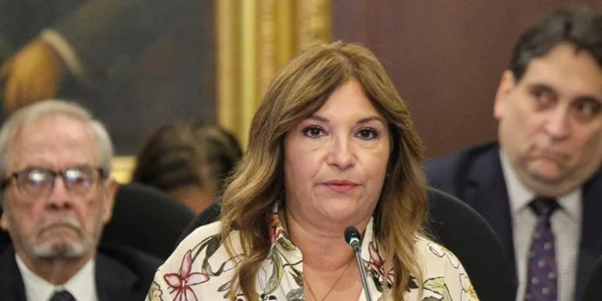 Sesión del Gabinete de Panamá presentando el programa social Latidos del Barrio.