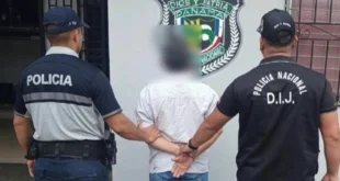 Agentes de la Policía Nacional de Panamá realizando operativos de la Operación Vértice contra la corrupción.