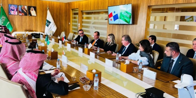 Ministro de Relaciones Exteriores de Panamá en reunión oficial en Riad, Arabia Saudita