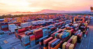 Puerto logístico de Panamá con contenedores de exportación