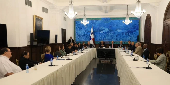 Presidente Mulino en reunión con diputados de la bancada Realizando Metas discutiendo el presupuesto de inversión.