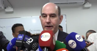 Ministro Chapman asegura que tarifas de transporte público se mantendrán pese al aumento del petróleo