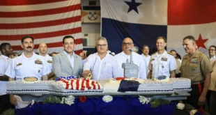 Ministro Orillac resalta cooperación y seguridad durante arribo del portaviones USS Nimitz