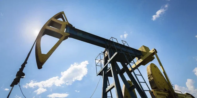 Petróleo supera los $100 por temor a guerra prolongada en Irán