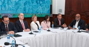 Gobierno de Panamá acuerda mecanismo temporal para estabilizar precio del combustible