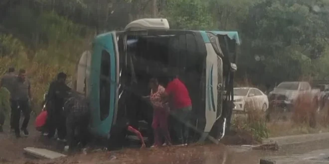 Accidente de autobús en la Interamericana deja un muerto y 49 heridos en Río Hato