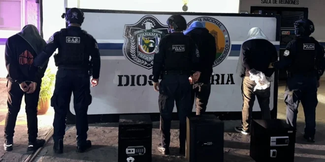 Aprehenden a tres personas por presunto hurto en centro comercial de Avenida Balboa