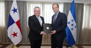 Embajador de Honduras presenta copias de cartas credenciales al canciller Martínez-Acha