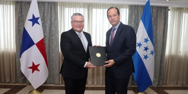Embajador de Honduras presenta copias de cartas credenciales al canciller Martínez-Acha