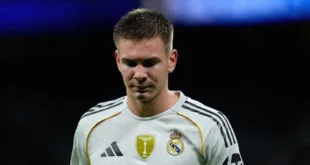Franco Mastantuono con la camiseta del Real Madrid