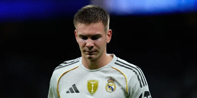 Franco Mastantuono con la camiseta del Real Madrid