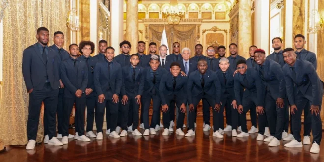 Presidente Mulino entrega pabellón nacional a la selección mayor rumbo al Mundial 2026