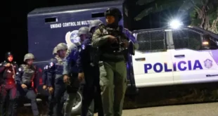 Agentes de la Policía Nacional realizando operativos de control en San Miguelito