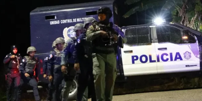 Agentes de la Policía Nacional realizando operativos de control en San Miguelito