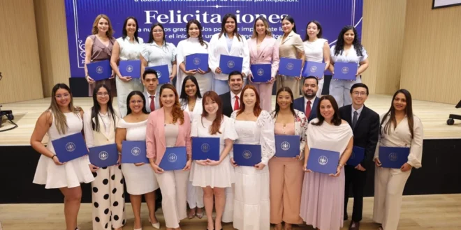 CSS gradúa a 23 nuevos odontólogos tras culminar internado nacional