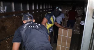 Incautan 500 fusiles y piezas de armas de alto poder en bodegas del Aeropuerto de Tocumen